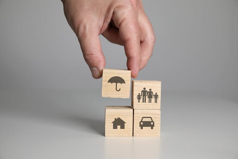 6 Top Benefits of Bundling Home and Auto Insurance